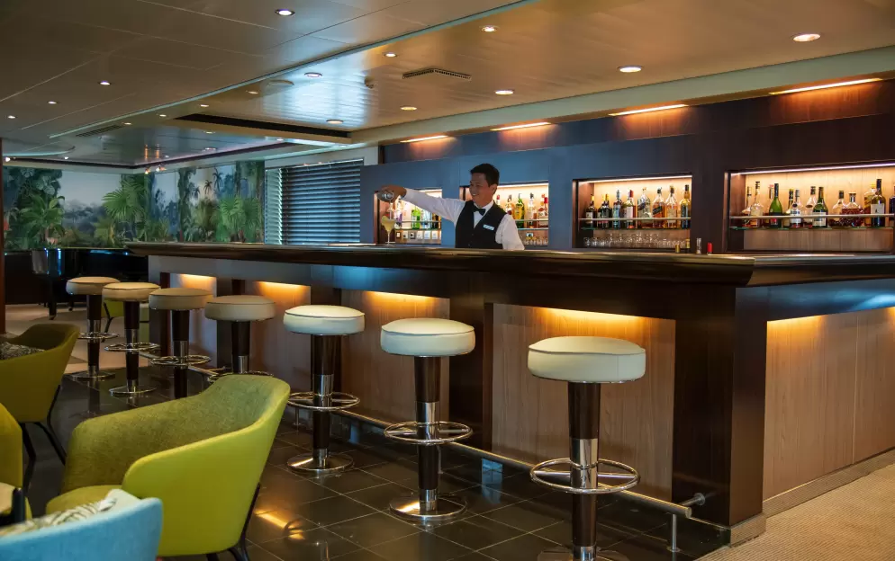 Paul Gauguin Cruises MS Paul Gauguin Piano Bar 4 ©Paul Gauguin Cruises.jpg